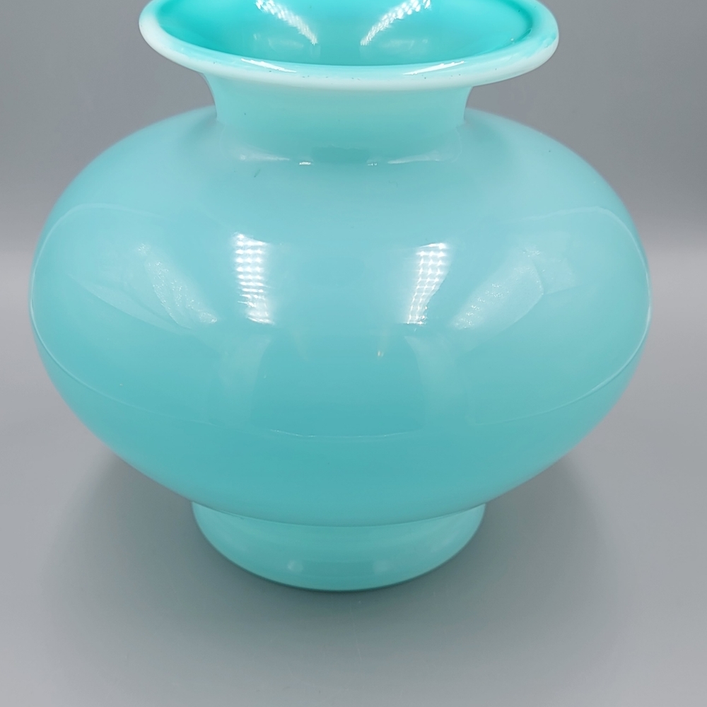 Fenton ? Jade Opaline Vase